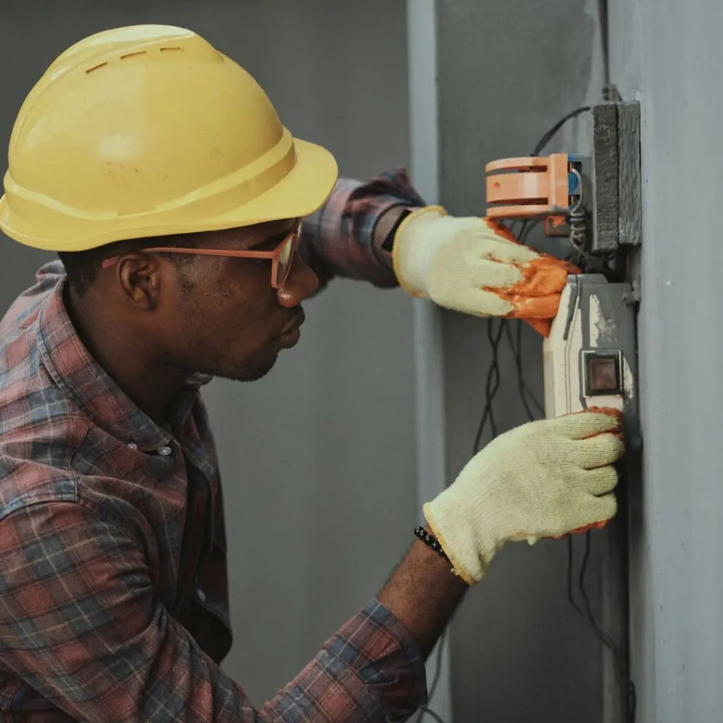 Electrician Answering Service 5 Electrician
