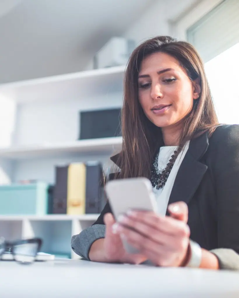 Multilingual Answering Service 3 business woman