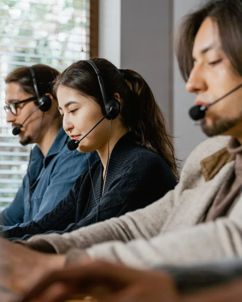 Multilingual Answering Service 2 call center group