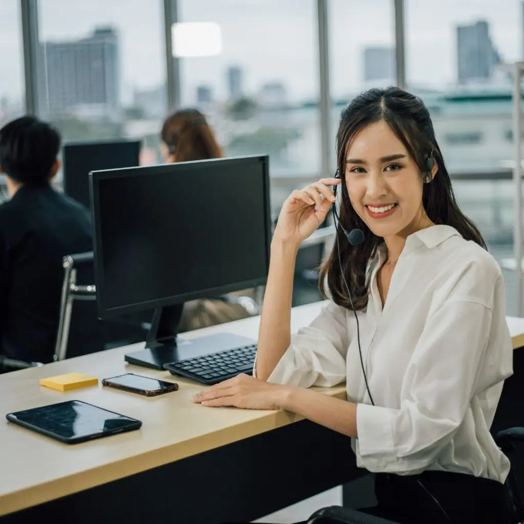 call center woman computer