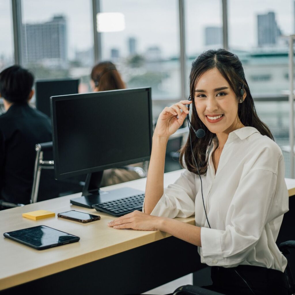 call center woman computer